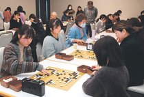 森川さん（小矢部）Ａ組１２連覇　北日本女流アマ囲碁、Ｂ組は岡田さん（高岡）Ｃ組は越後さん（黒部）V