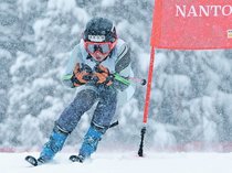 女子・清利葵（砺波工３）男子・松井（雄山２）大回転Ｖ　県高校スキー