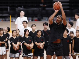 レーカーズ八村、中高生らを直接指導　名古屋でキャンプ、母校・奥田中（富山）の生徒も参加