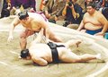 朝乃山 体勢盤石７勝目　初場所１３日目