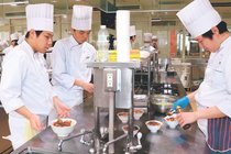 焼き肉だれで新レシピ、富山調理製菓専門学校生考案　山元醸造の商品活用、ＰＲへ５品