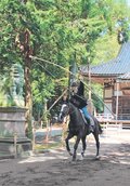 やんさんま、２頭デビュー　４日 射水・下村加茂神社で祭り、流鏑馬式へ騎手と稽古