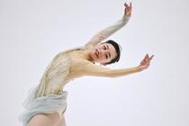 女子ＳＰは山下が首位、三宅２位