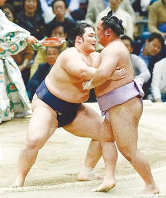 朝乃山、取り直しで６勝目　大相撲春場所