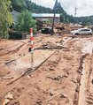 樋口代表らが物資を届けた町野町の様子=23日