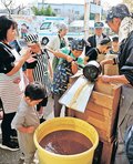 地元産大豆でしょうゆ搾り　小矢部・北蟹谷地区のボランティア団体、農業通じ地域活性化