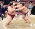 朝乃山４連勝で勝ち越し　大相撲九州場所６日目