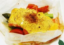 サーモンとアスパラの紙包み焼き