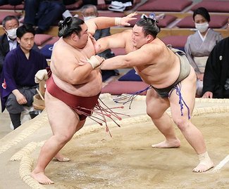朝乃山４連勝で勝ち越し　大相撲九州場所６日目