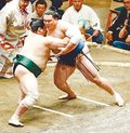 朝乃山が初黒星　大相撲夏場所