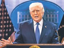 トランプ氏が判事罵倒　相互関税違法判決会見で不満爆発、賛成６人に「国の恥」