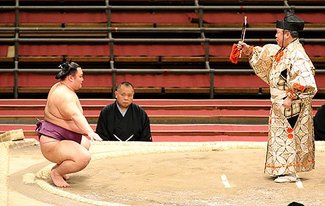 朝乃山、不戦勝で５連勝　春場所５日目
