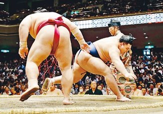 朝乃山６敗目、勝ち越し足踏み　夏場所１３日目