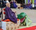 奈良・金峯山寺で「蛙飛び行事」
