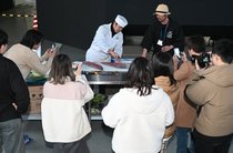 冬の氷見味わい婚活　独身男女１４人がブリ解体に歓声