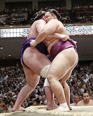 朝乃山、大関栃ノ心破り連勝　秋場所２日目