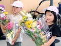 感謝の花束飾ってね　砺波・出町青葉幼稚園児贈る