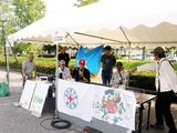 交信訓練に取り組むアマチュア無線のコーナー=黒部市総合公園