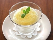 洋梨コンポートのピュレと白ワインのジュレ