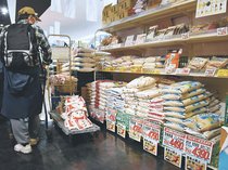 物価高 家計圧迫続く　消費者物価指数、コメ対応後手 日銀難路