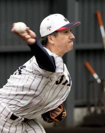 大勢らがブルペンで投球