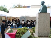 高峰譲吉の功績たたえる　高岡で生誕祭