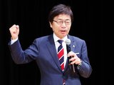 新しいスローガンを発表した左伴社長