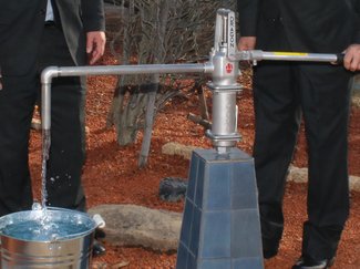 手動１回で缶ビール１本分、災害時に水を確保「防災井戸」に注目【支局発１・１震災】㊦