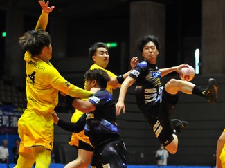 ハンド男子の富山ドリームス<br />日本リーグ初勝利へ奮闘続く