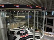 東証反落、終値は７９３円安