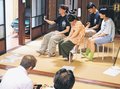 利賀への愛着、寸劇で表現　早大生らの劇団スットコ初公演、住民が鑑賞