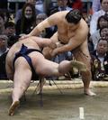 豊昇龍３勝目、大の里は初黒星