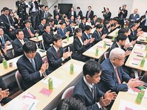 自民 初の新人議員研修　大量当選バランス変化も