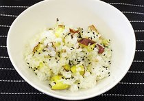 サツマイモとベーコンの炊き込みご飯