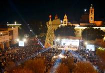 ベツレヘムでＸマスツリー点灯式