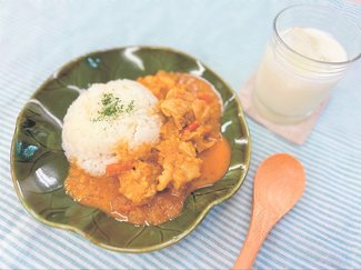 親子でクッキング<br />チキンカレーとラッシー