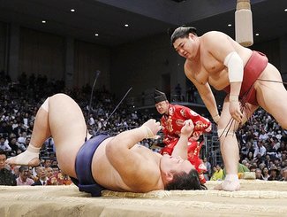 朝乃山 阿炎に敗れ４敗目　九州場所６日目