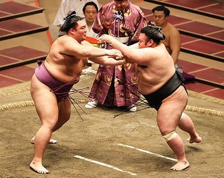 朝乃山、貴景勝に押し負ける　秋場所千秋楽、優勝は正代