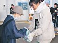 被災地思い心は一つ　能登半島地震１年でＮＰＯ、高岡駅で小中学校支援へ募金