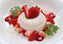 イチゴ入りババロア