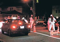事故発生時間帯に検問　高岡の路上で女性死亡