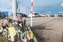 親子死亡事故容疑者、数百メートル手前で赤信号認識　国道８号１４０キロ超で走行か　