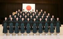宝塚音楽学校、４０人卒業