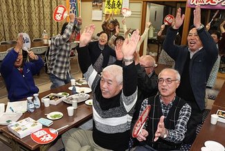 朝乃山すでに「大関相撲」　初日白星、地元呉羽沸く　