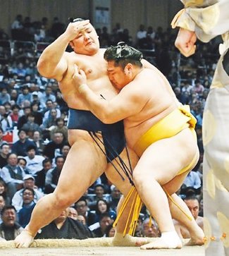 ４連敗の朝乃山「情けない」