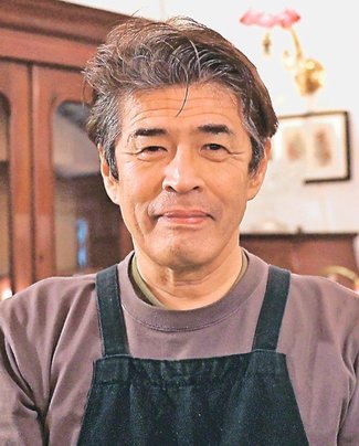 カラフル<br />トライフルワースアンティークス店長・京田純尚さん