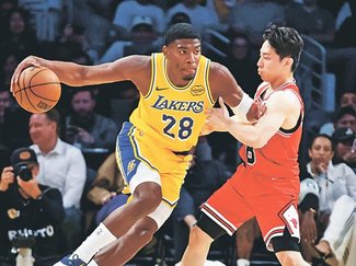 八村１５得点、チームも勝利　ブルズの河村ともプレー