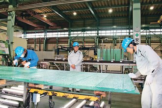 「ものづくりのＤＮＡ～富山の基幹産業」（２）ニッチトップ<br />ニーズに対応、技術向上／合わせガラスに高評価