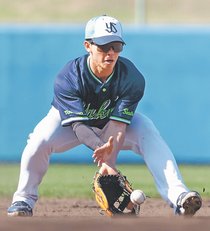 内山 狙うぞ定位置　ヤクルト、内野手転向 練習の日々