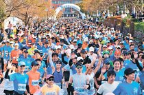 復興祈り１万４６１９人駆ける　富山マラソン、男子佐藤、女子清田制す
